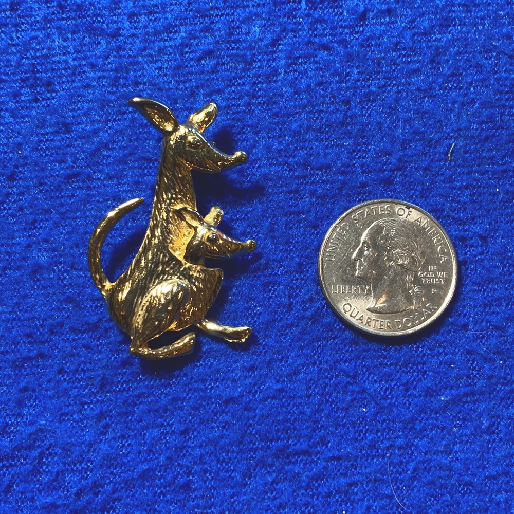 Vintage Kangaroo with Joey Brooch Gold Toned